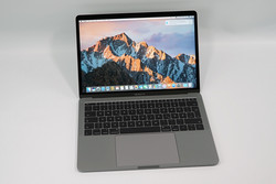 Apple MacBook Pro 13 Entry (Mid 2017, sin Touch Bar). Modelo de pruebas cortesía de Cyberport.