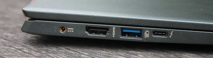 Izquierda: Alimentación, HDMI, USB-A 3.1, USB-C (Thunderbolt)