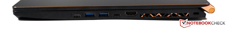 Derecha: USB-C 3.2 Gen1, 2x USB-A 3.2 Gen2, Thunderbolt 3, HDMI 2.0, Kensington lock