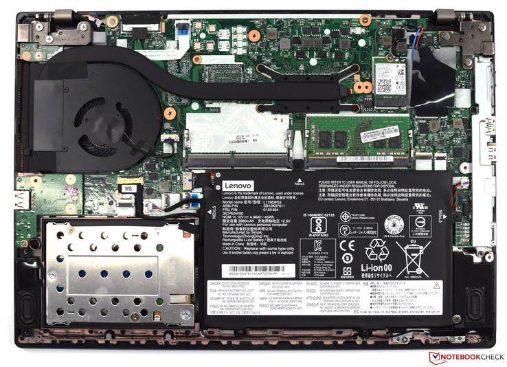 Lenovo ThinkPad L480 con placa inferior retirada