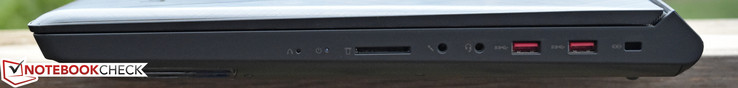 derecha: botón Lenovo Recovery, lector SD/6-en-1, micrófono,Headset, USB 3.0 x 2, bloqueo Kensington