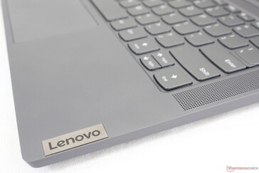 El logo de Lenovo imita el aspecto profesional de la serie ThinkBook