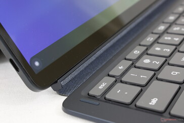 La base del teclado puede quedar completamente plana sobre la mesa