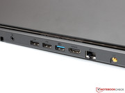 El solitario puerto USB 3.0 está en la espalda del portátil.
