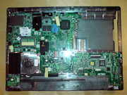 Auf dem Mainboard befinden sich zwei freie miniCard-Slots zum Einbau von Intel TurboMemory und UMTS Modulen (oben links)
