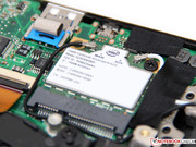 El adaptador Mini-PCIe WLAN es de Intel. El adaptador Mini-PCIe WLAN es de Intel.