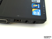 1 USB 2.0 y ambos conectores de audio están en la parte frontal del lado izquierdo.