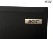 El Acer TravelMate 8572TG en un negro eterno y elegante con algunos elementos en cromo.