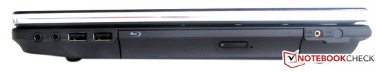 Derecha: puerto Subwoofer, unidad Blu-Ray, 2 USB 2.0, 2 audio