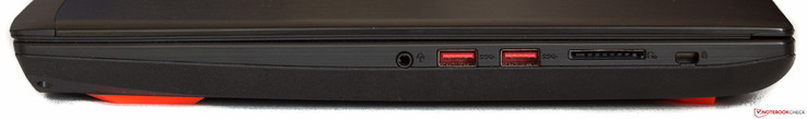 Derecha: Entrada/salida de audio, 2x USB 3.0, SD, Kensington