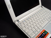 A cambio, el teclado y la fabricación son de la alta calidad habitual A cambio, el teclado y la fabricación son de la alta calidad habitual