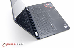 El Lenovo Yoga 3 14 puede parecer un portátil regular...
