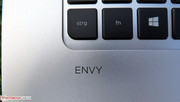 Envy, envidia -el logo casi parece tímido.
