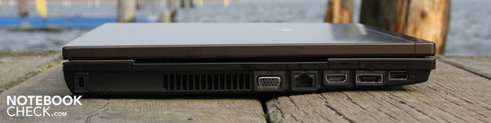 Izquierda: Kensington, VGA, LAN Ethernet, HDMI, eSATA/USB 2.0, USB 2.0, ExpressCard34