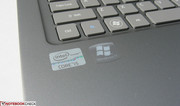 Etiquetas grises a juego de Core i5 y Windows 7