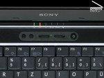 Centro de Contro del Sony Vaio VGN-SZ61WN/C  con Interruptor de Selección de Rendimiento.