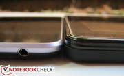 El Nexus 7 (izquierda) es un poco más delgado que el Kindle Fire (derecha)