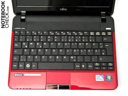 El teclado es suficientemente grande y muy simple.