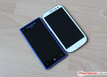 Comparación de tamaños: HTC 8X y Samsung Galaxy S3