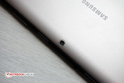La cámara tiene una resolución de 3.2 megapixels, sin flash. La cámara tiene una resolución de 3.2 megapixels, sin flash.
