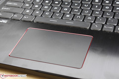 Touchpad de borde rojo