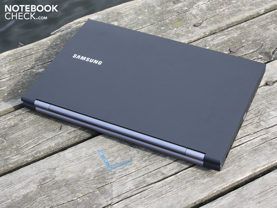 Samsung NP-200B5B-S01DE: Portátil de oficina completo con teclado y touchpad de primera categoría pero no la carcasa mas resistente.