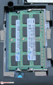 El 355E7C lleva dos ranuras de RAM.