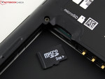 Ranura MicroSD junto a la batería