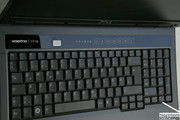 ... el Dell Vostro 1710 está equipado con un teclado espacioso ...