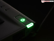 Los LEDs de estatus están en el frontal, por lo que a veces no se ven. Los LEDs de estatus están en el frontal, por lo que a veces no se ven.