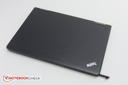 ...es un Ultrabook convertible con pantalla táctil y active stylus