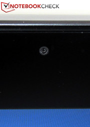 El XPS 10 ofrece una webcam (integrada en el frontal) para fotos y video chats.