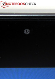 El XPS 10 ofrece una webcam (integrada en el frontal) para fotos y video chats. El XPS 10 ofrece una webcam (integrada en el frontal) para fotos y video chats.