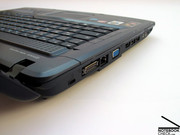 El portatil ofrece una conexión para docking y hay una extensa elección de puertos en el dispositivo.
