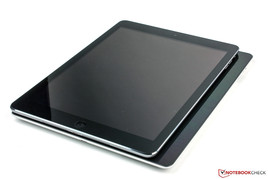A pesar de tener la misma diagonal, el iPad Air es considerablemente mas compacto.