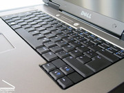 Teclear es amigable para el usuario. Típico de Dell los botones del touch pad tienen un largo desplazamiento.