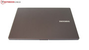 Samsung ha optado por un color gris plateado.