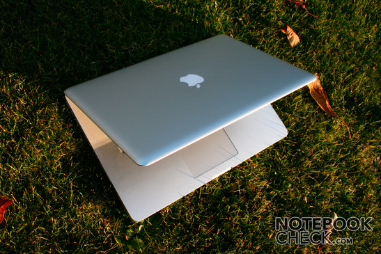 Apple MacBook Pro - pequeña, liviana, bella, fuerte, reflexiva