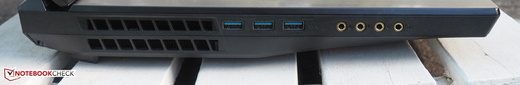 Izquierda: 3x USB 3.0, salida de línea, entrada de línea, micrófono, auriculares