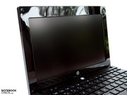 Debido al buen brillo y la edición de mate, el netbook también puede ser utilizado en exteriores sin vacilar.