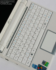 El touchpad acepta, como en la Eee PC 900, comandos Multitouch.
