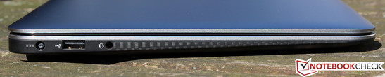 Izquierda: conector de corriente, USB 2.0, auriculares