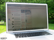 ... el MacBook Pro de 17" con una pantalla mate puede ser usado en exteriores.