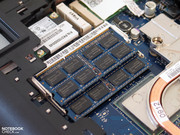 El portátil logra convencer especialmente en juegos actuales con un buen rendimiento in combinación con un 4GB DDR3 RAM.