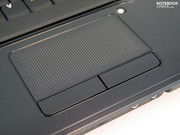 El tamaño del touchpad es una sorpresa, pero posee dos teclas un poco incómodas para el uso.