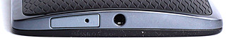 Borde superior: ranura SIM, puerto de audio combinado 3.5 mm
