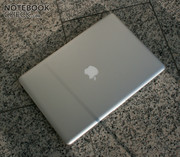 El diseño se basa en el MacBook Air y tiene una apariencia muy buena.