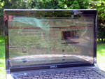 Intensos reflejos en uso en exteriores: Dell Studio 1555