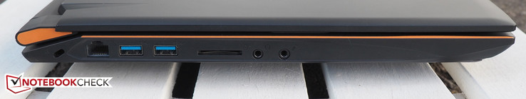 Left side: Kensington lock, RJ45-LAN, 2x USB 3.0, card reader, headphones, microphone