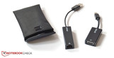 Una pequeña bolsa contiene el adaptador mini-DisplayPort a VGA y la tarjeta de red USB.